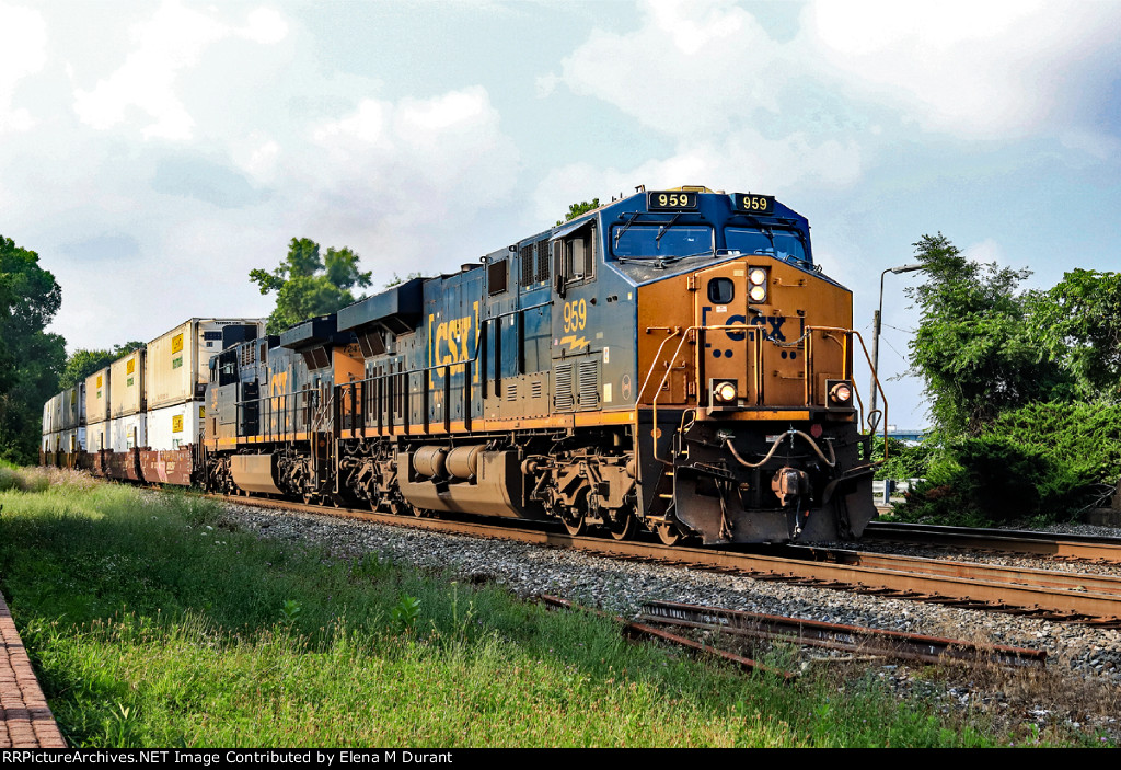 CSX 959 on I-003